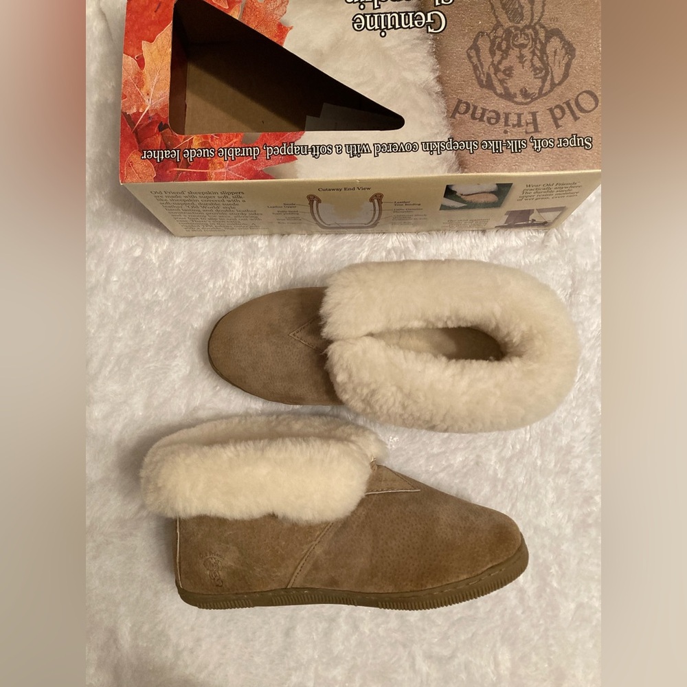 NWT..Old Friend Genuine Sheepskin Slippers